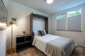 Sherman Retreat 5 Bedroom Townhouse by RedAwning