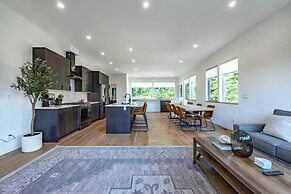 Sherman Retreat 5 Bedroom Townhouse by RedAwning