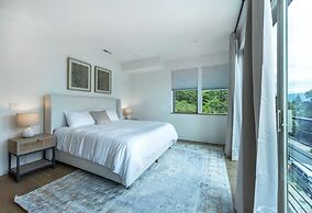 Sherman Retreat 5 Bedroom Townhouse by RedAwning