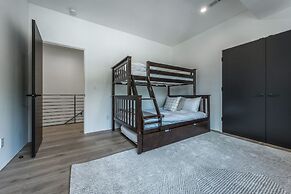 Sherman Retreat 5 Bedroom Townhouse by RedAwning