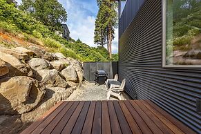 Sherman Retreat 5 Bedroom Townhouse by RedAwning