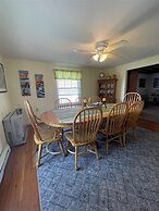 Redoak Lodge Limit 10 5 Bedroom Home by RedAwning