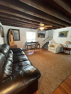 Redoak Lodge Limit 10 5 Bedroom Home by RedAwning