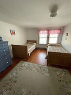 Redoak Lodge Limit 10 5 Bedroom Home by RedAwning