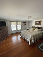 Redoak Lodge Limit 10 5 Bedroom Home by RedAwning