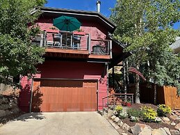 136 Top Of Main! Secret Daly Hideaway W/ Hot Tub! Walk To Main Street!