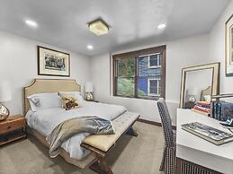 136 Top Of Main! Secret Daly Hideaway W/ Hot Tub! Walk To Main Street!