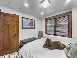 136 Top Of Main! Secret Daly Hideaway W/ Hot Tub! Walk To Main Street!