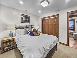 136 Top Of Main! Secret Daly Hideaway W/ Hot Tub! Walk To Main Street!