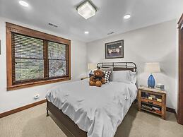 136 Top Of Main! Secret Daly Hideaway W/ Hot Tub! Walk To Main Street!