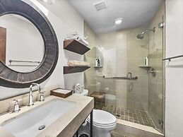 136 Top Of Main! Secret Daly Hideaway W/ Hot Tub! Walk To Main Street!