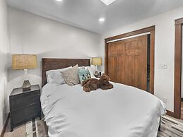 136 Top Of Main! Secret Daly Hideaway W/ Hot Tub! Walk To Main Street!