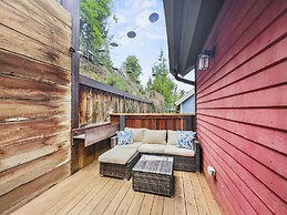136 Top Of Main! Secret Daly Hideaway W/ Hot Tub! Walk To Main Street!