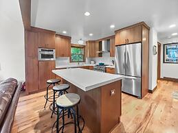 136 Top Of Main! Secret Daly Hideaway W/ Hot Tub! Walk To Main Street!