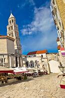 A2- Luxury apt w big Balcony, 4 min Walk to Beach