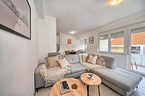 A2- Luxury apt w big Balcony, 4 min Walk to Beach