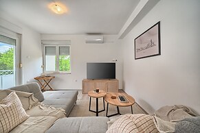 A2- Luxury apt w big Balcony, 4 min Walk to Beach