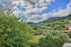 A2- Luxury apt w big Balcony, 4 min Walk to Beach