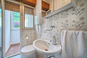 A2- Luxury apt w big Balcony, 4 min Walk to Beach