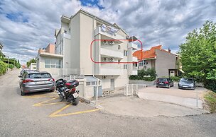 A2- Luxury apt w big Balcony, 4 min Walk to Beach