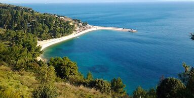 A1-luxury apt w big Balcony, 4 min Walk to Beach