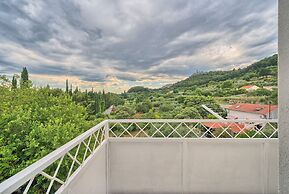 A3 - Luxury apt w big Balcony, 4 min Walk to Beach