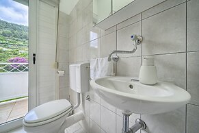 A3 - Luxury apt w big Balcony, 4 min Walk to Beach