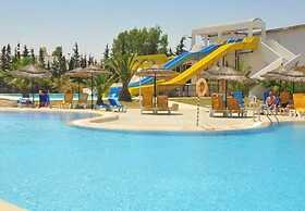 Yasmine Beach - Families and Couples