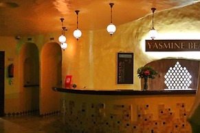 Yasmine Beach - Families and Couples