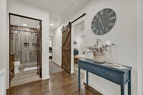 Southern Charm - Near Main With Hot Tub