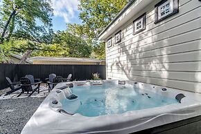 Southern Charm - Near Main With Hot Tub