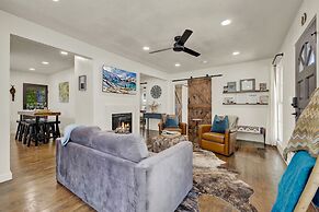 Southern Charm - Near Main With Hot Tub