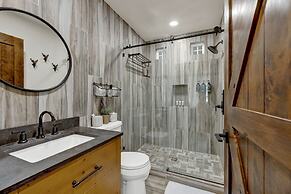 Southern Charm - Near Main With Hot Tub