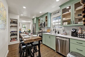 Southern Charm - Near Main With Hot Tub