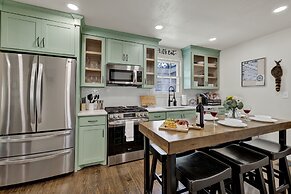 Southern Charm - Near Main With Hot Tub