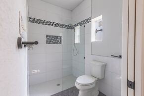 La Casita: Hot-tub & Firepit, 15 min to Fred!