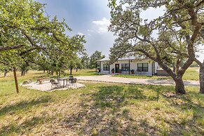 La Casita: Hot-tub & Firepit, 15 min to Fred!