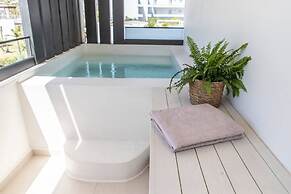 Beach Access Suites With Breakfast