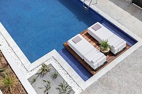 Beach Access Suites With Breakfast