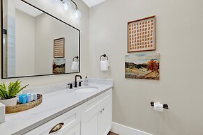 Heart of Fredericksburg With Pool Hot-tub&grill