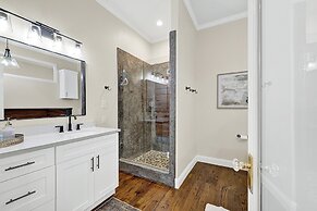 Heart of Fredericksburg With Pool Hot-tub&grill