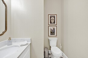 Heart of Fredericksburg With Pool Hot-tub&grill