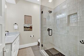 Heart of Fredericksburg With Pool Hot-tub&grill