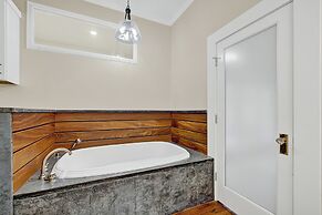 Heart of Fredericksburg With Pool Hot-tub&grill