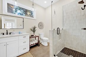 Heart of Fredericksburg With Pool Hot-tub&grill