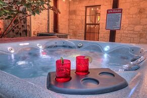 New! Luxury Home Near Main St With 2 Hottubs&firepit