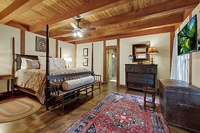 New! Luxury Home Near Main St With 2 Hottubs&firepit