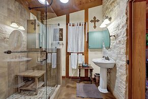 New! Luxury Home Near Main St With 2 Hottubs&firepit