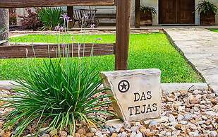 New! Luxury Home Near Main St With 2 Hottubs&firepit