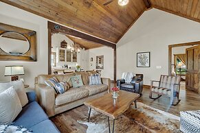 New! Luxury Home Near Main St With 2 Hottubs&firepit